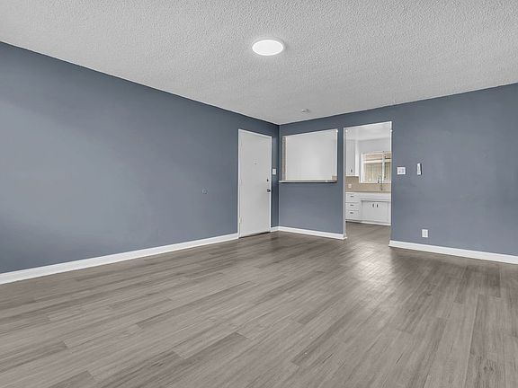 4th image of 141 S 7th St APT D