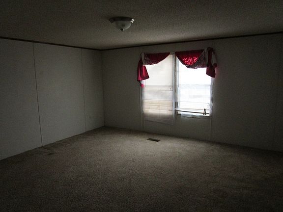 4th image of 179 Delaware Cir