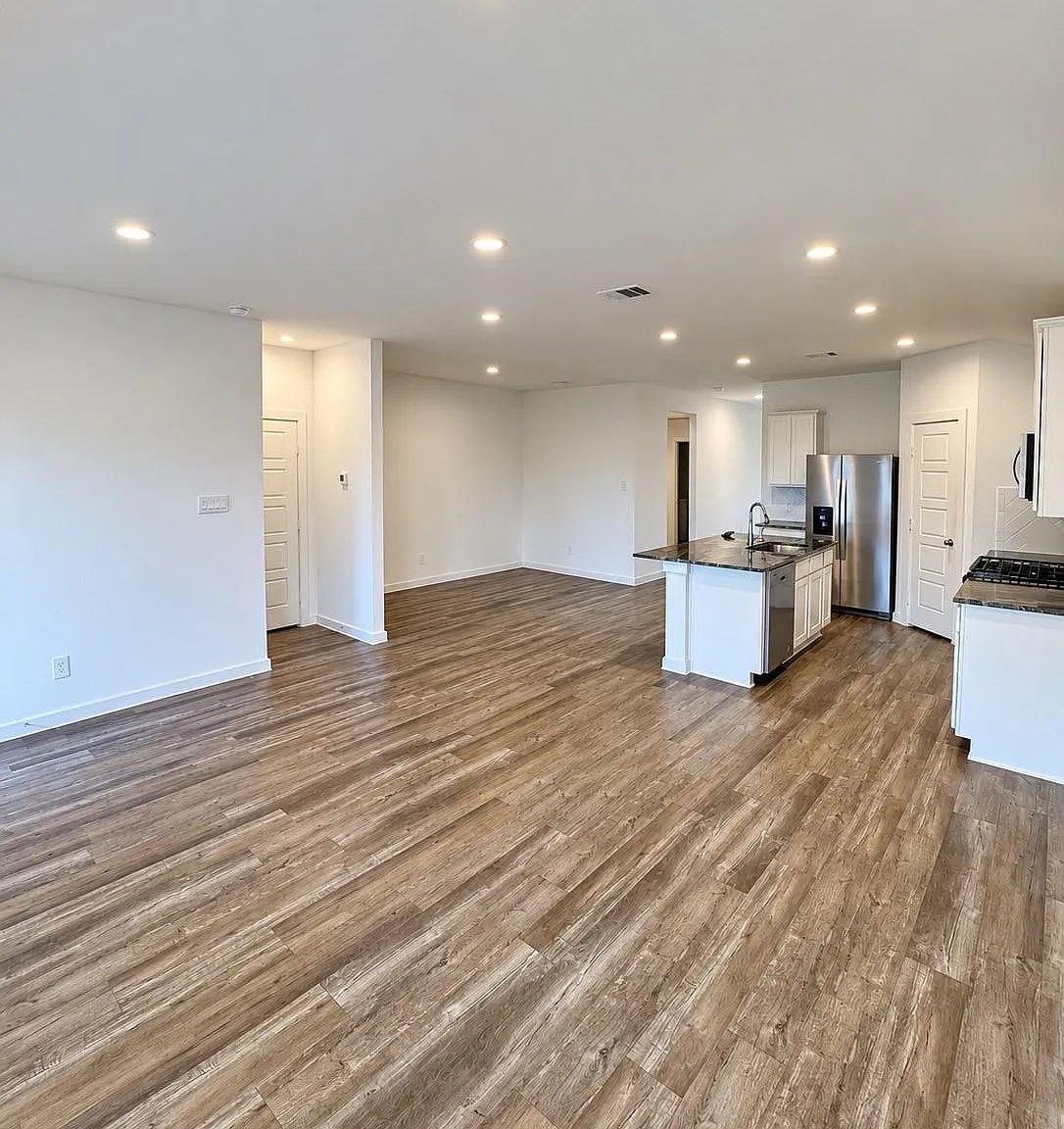 4 bed, 2.5 bath, 1891 sqft, $2,350 — Photo 3