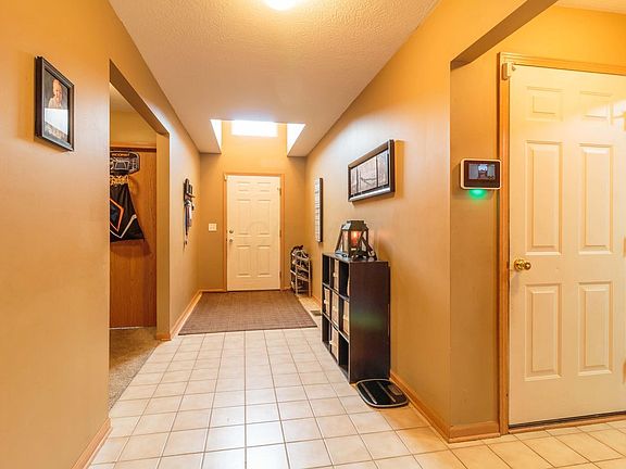 4th image of 8110 Creekstone Ln