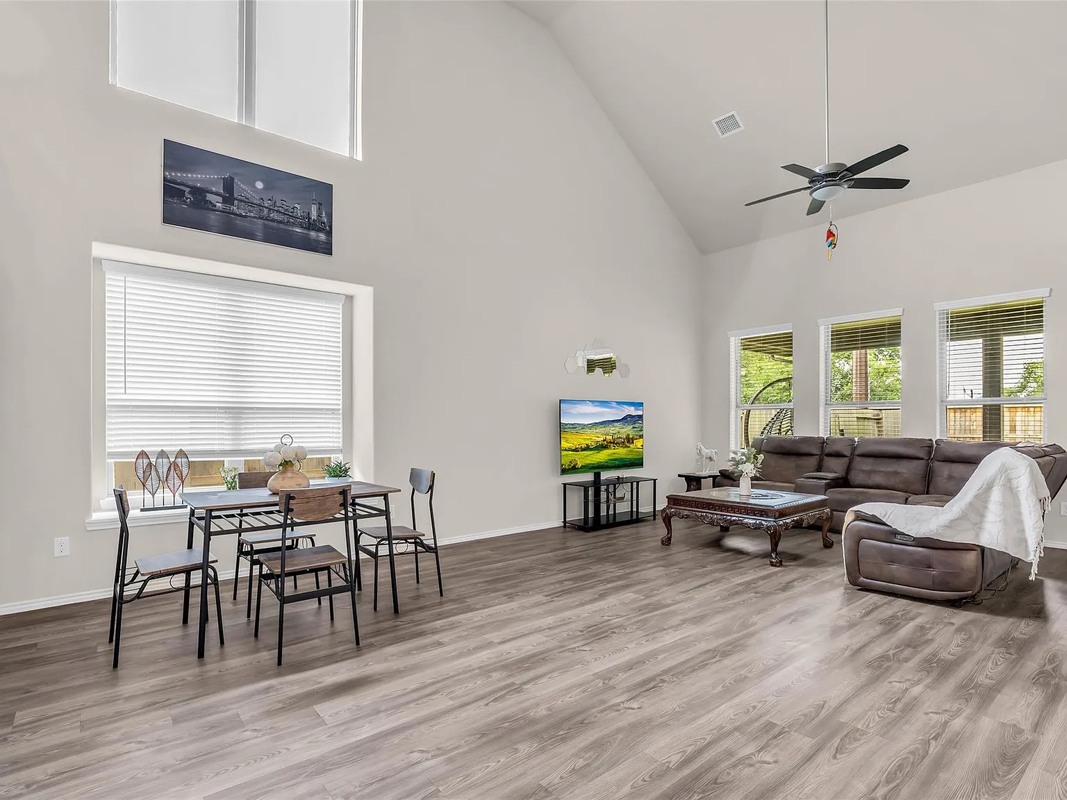 4 bed, 3.5 bath, 3215 sqft, $3,500 — Photo 4