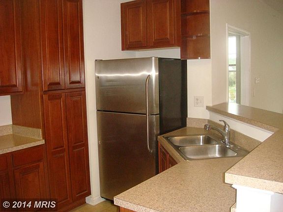 Kitchen w/stainless appliances