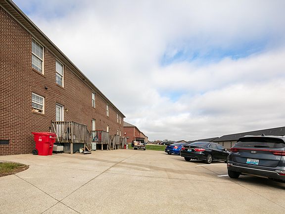 5th image of 913 Weeping Willow Dr