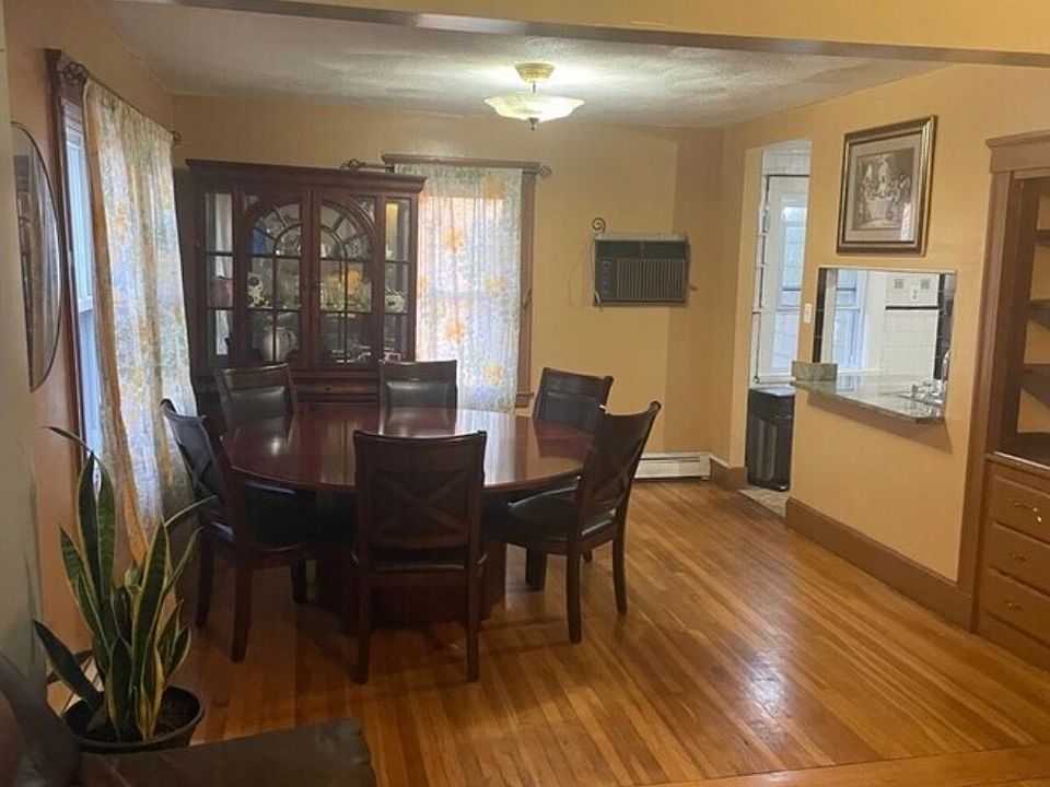 2nd image of 134 Suffolk Ave #2
