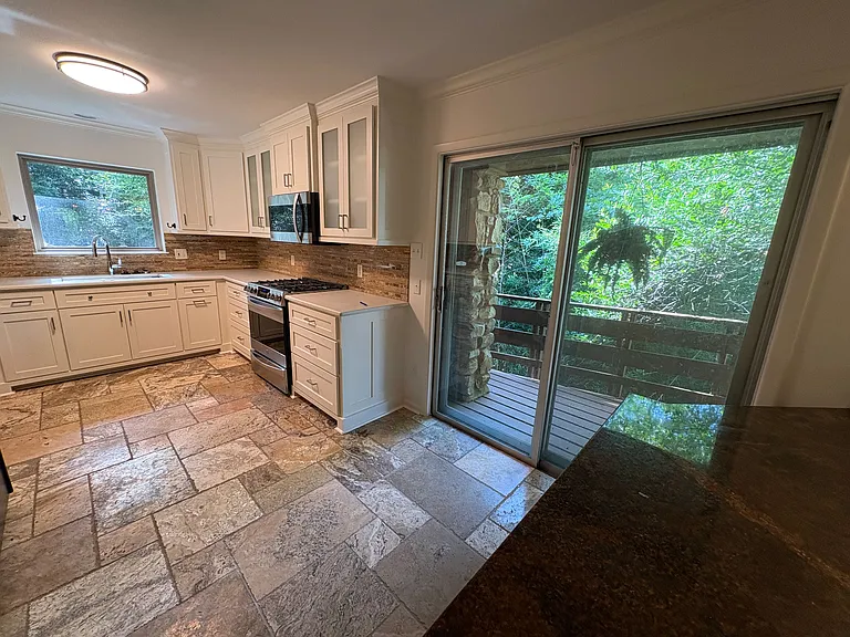 2620 N Taylor St — Photo 8