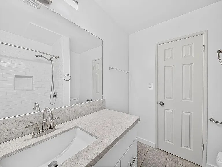 1521 E 2nd Street — Photo 25