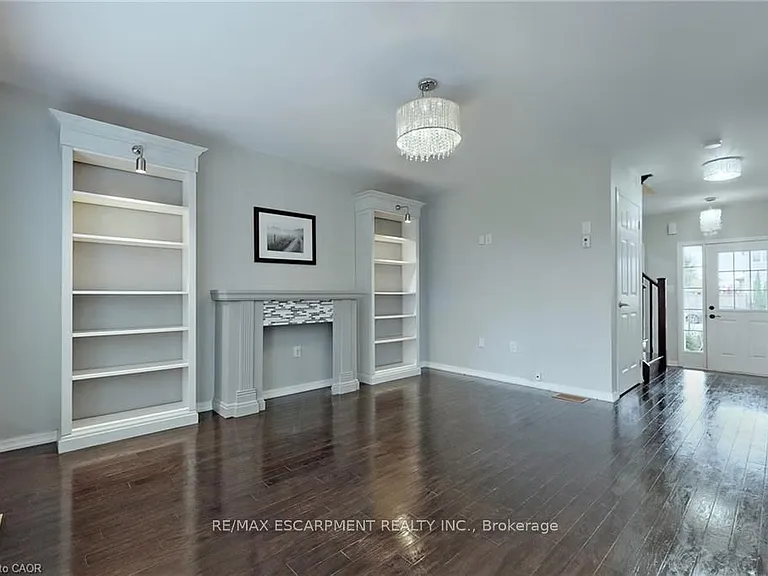 1005 Farmstead Dr #MAIN UPPER — Photo 7