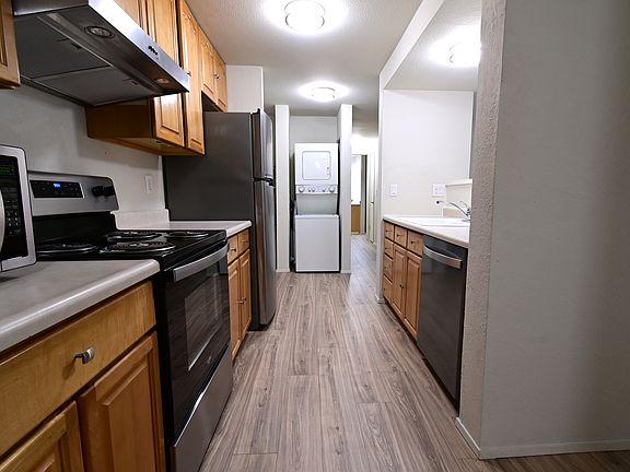 Galley kitchen, W/D closet.
