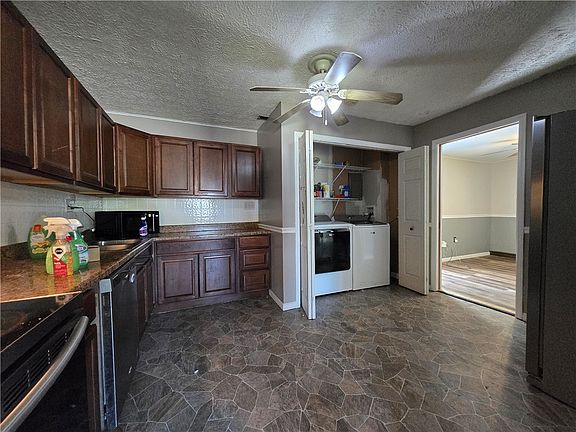 5th image of 94 Marchmont Dr