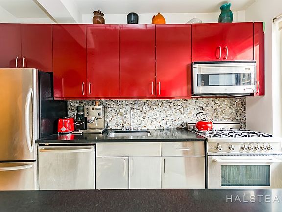 4th image of 320 W 76th St APT 7A