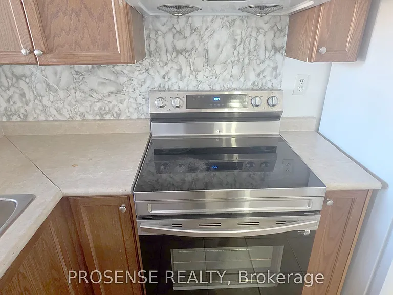 9699 Jane St #13 — Photo 12