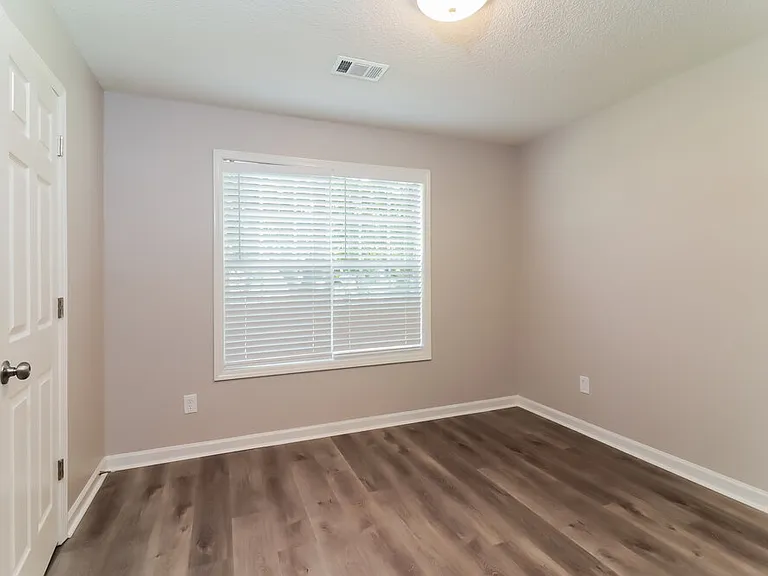 4961 Hampstead Ln — Photo 13