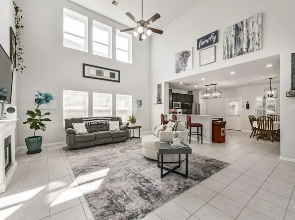 10018 Chase Ct, Baytown, TX 77521