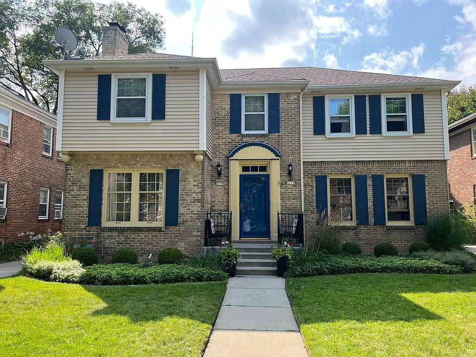 Shorewood townhouse - front