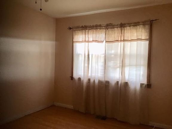 Master bedroom, it has 2 closets.