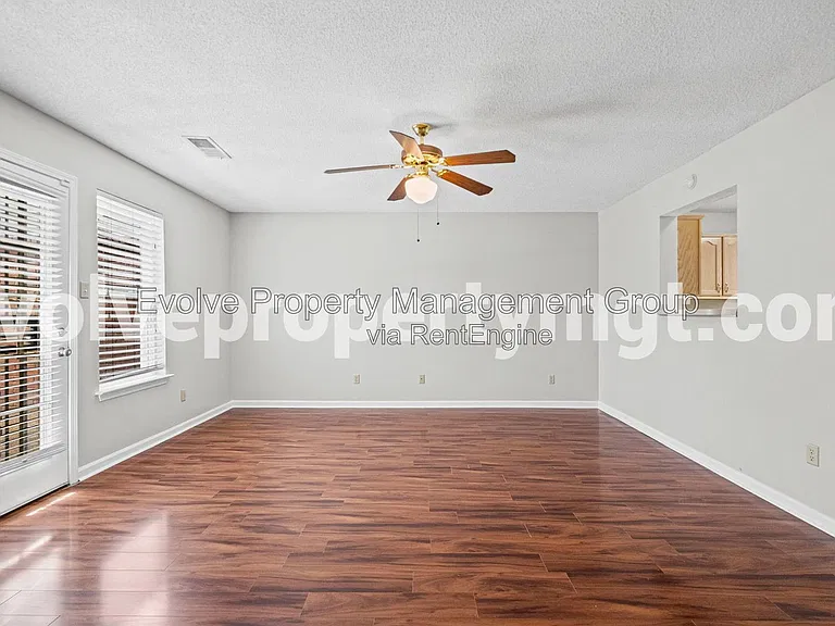 8363 Creek Front Dr — Photo 5