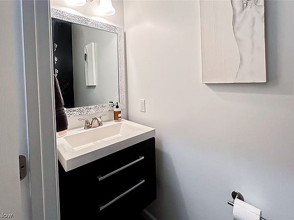 5th image of 124 Stonepointe Dr