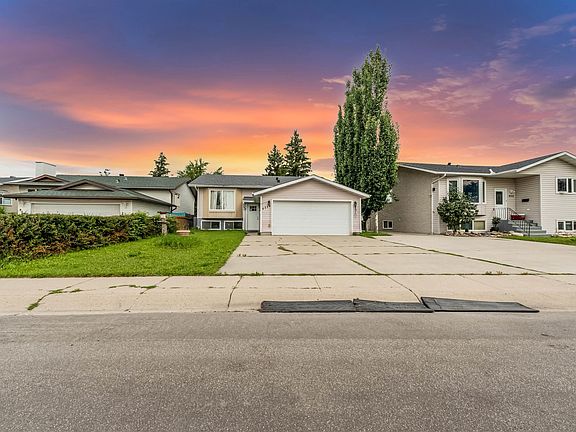 3rd image of 4516 18a Ave NW