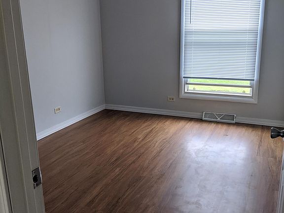 5th image of 1616 Belle Plaine Ave