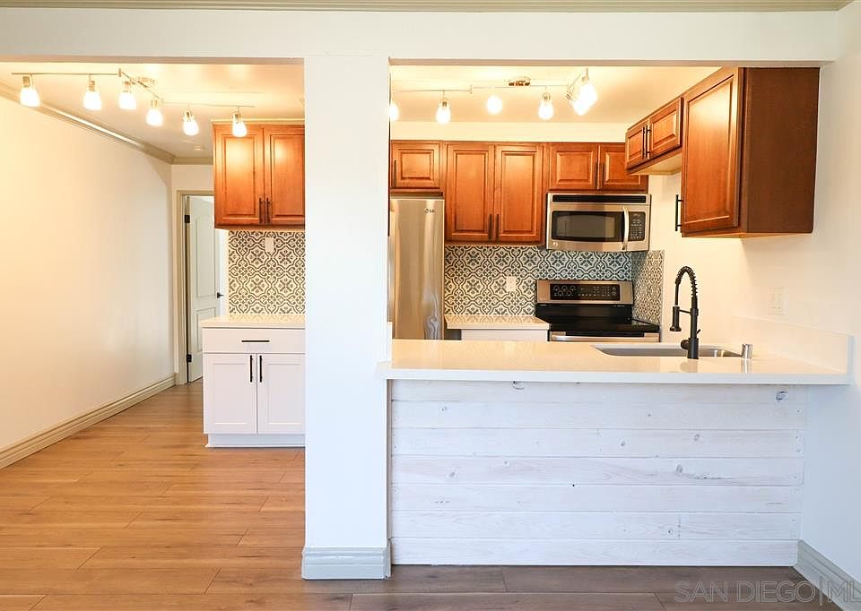 1st image of 615 Vine St Unit 2
