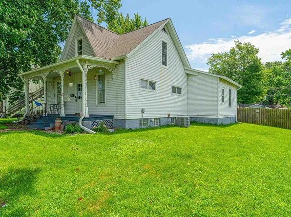321 7th St, Lincoln, IL 62656
