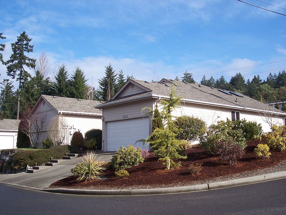 Corner lot - great landscaping