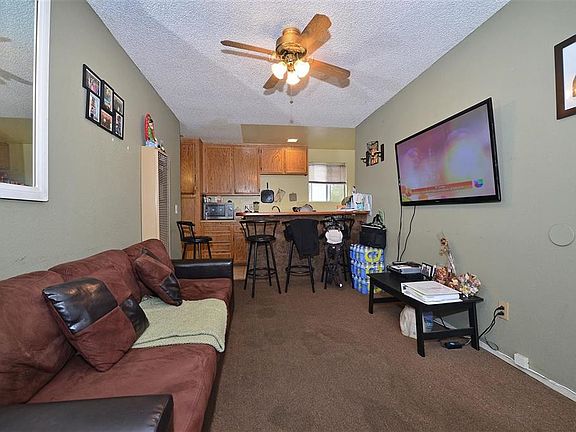 3rd image of 195 Madrona St