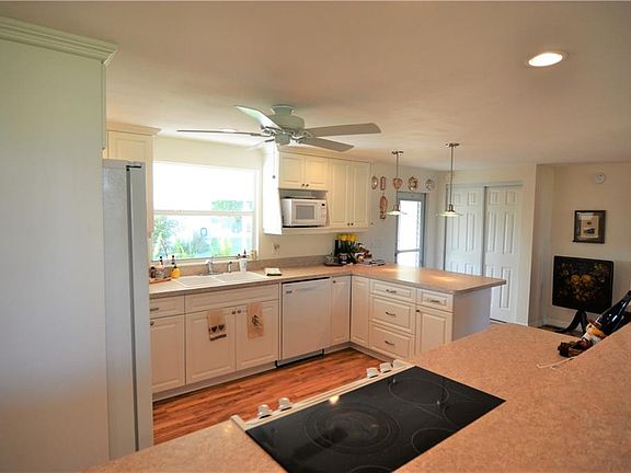 5th image of 1317 Sanderling Dr