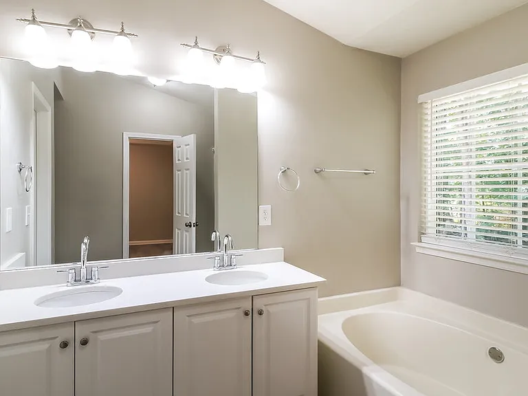 575 Sycamore Dr — Photo 16