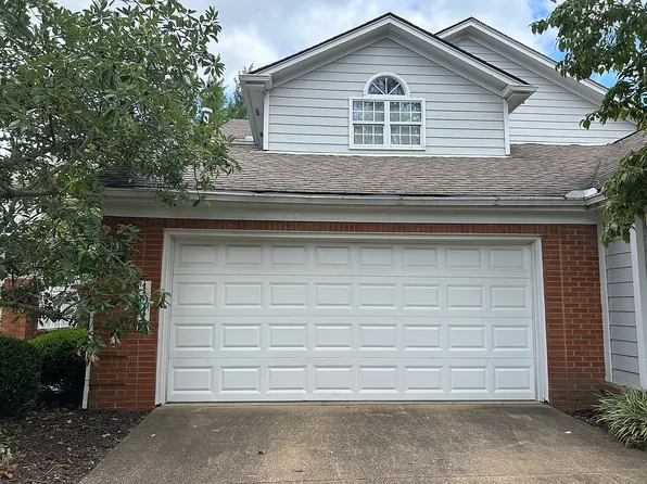 1040 Griffin Gate Dr, Lexington, KY 40511