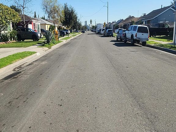 4th image of 926 W 130th St