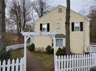 16 Charles Pl #B, New Canaan, CT 06840