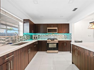 5355 W 5th Ln, Hialeah, FL, 33012