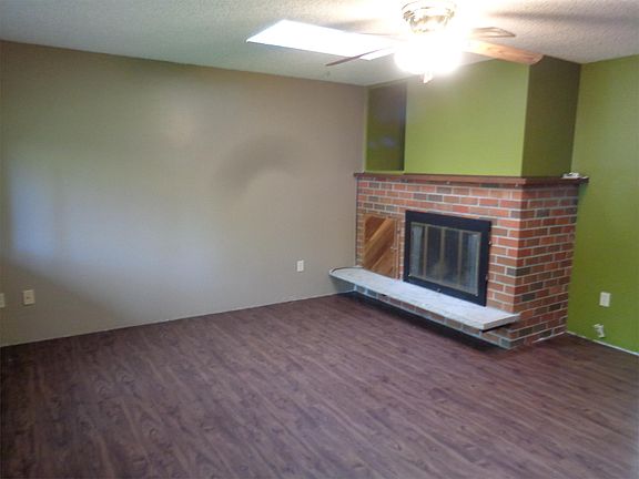 4th image of 264 Hemlock Dr NW