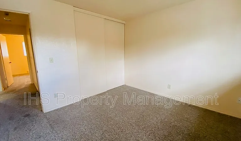 1913 Hoxie Ave #C — Photo 12