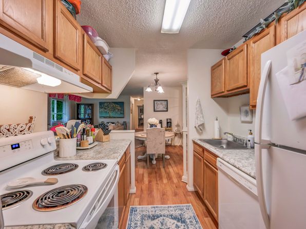 405 Applewood Acres #1503