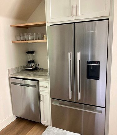 4th image of 804 N Forest Dr