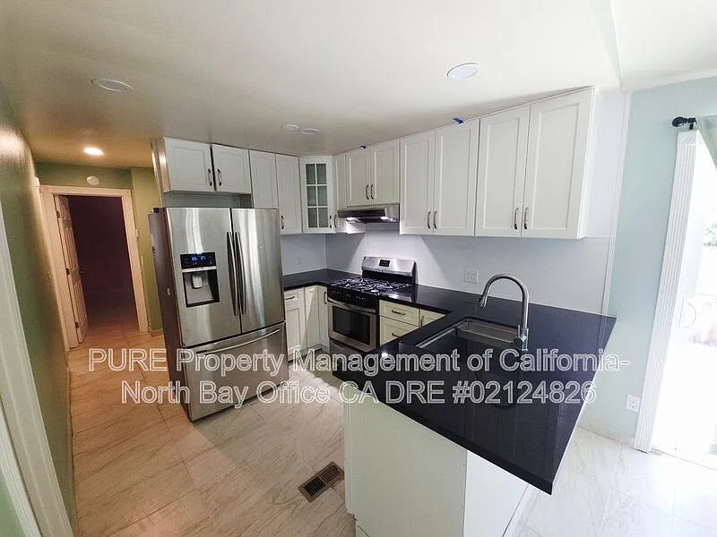 3 bed, 3.0 bath, 960 sqft, $2,450 — Photo 4