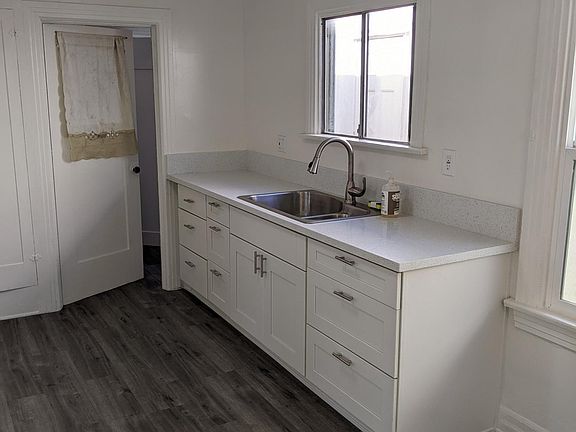 Door leads to laundryroom
