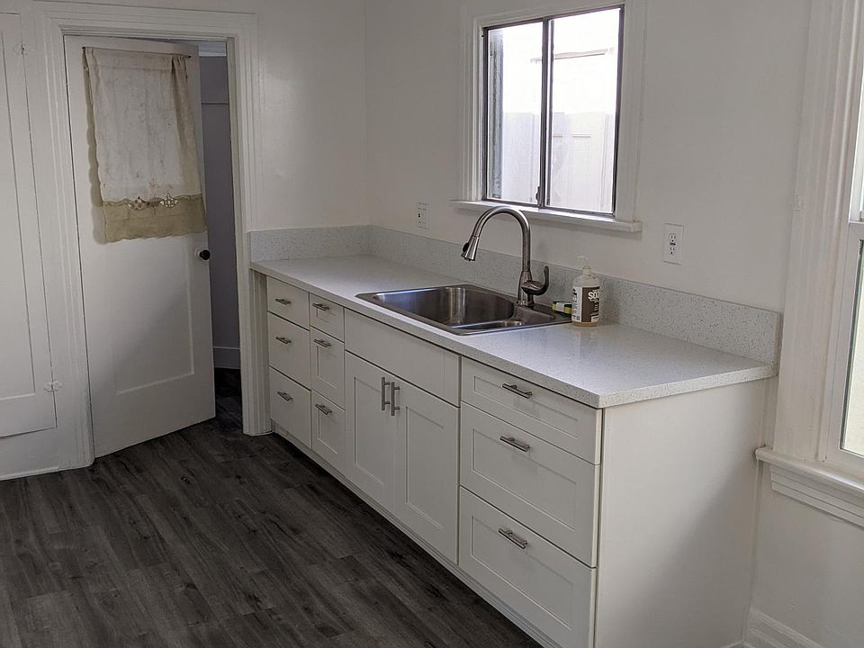 Door leads to laundryroom