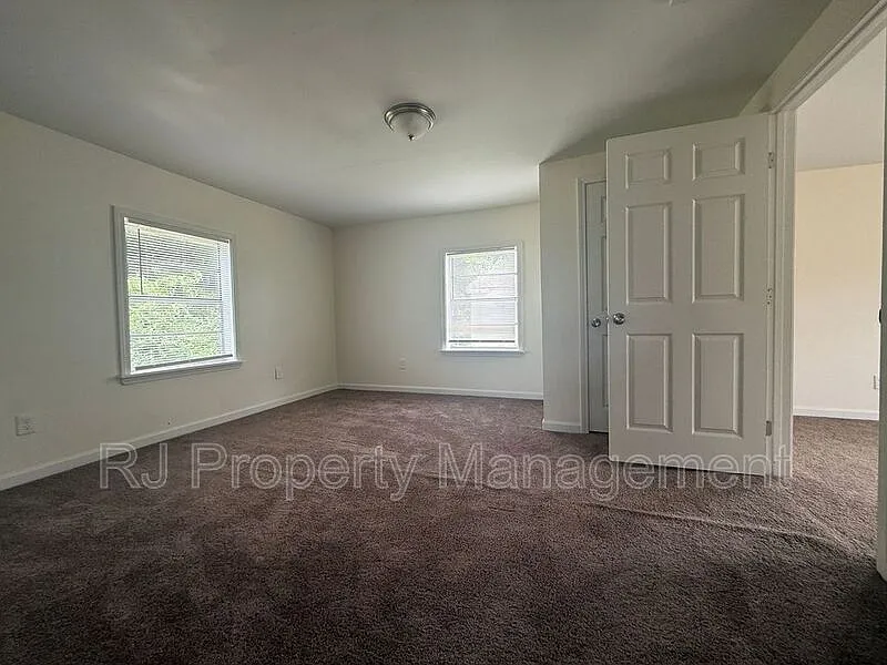 2 bed, 1.0 bath, 882 sqft, $995 — Photo 3