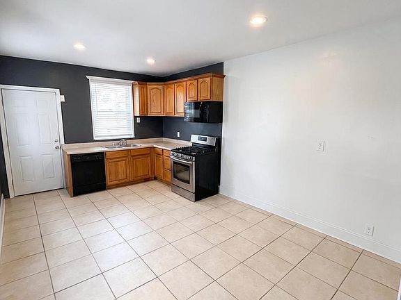 4th image of 218 E Roosevelt Blvd