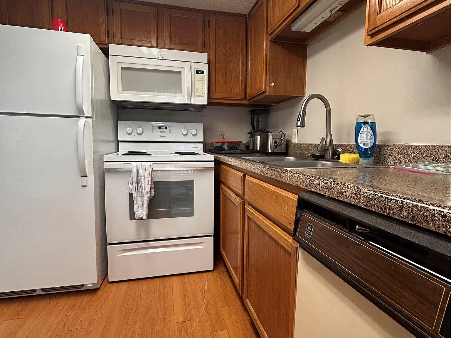 1 bed, 1.0 bath, 420 sqft, $1,200 — Photo 4