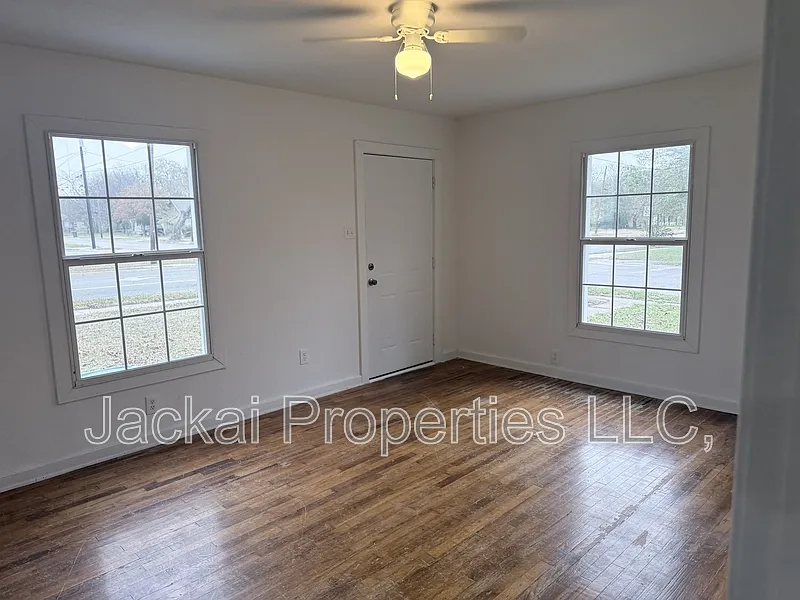 2 bed, 1.0 bath, 1100 sqft, $1,195 — Photo 4
