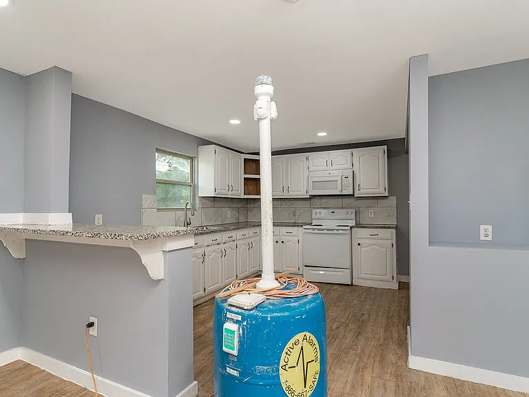 4621 Owenwood Ave — Photo 5