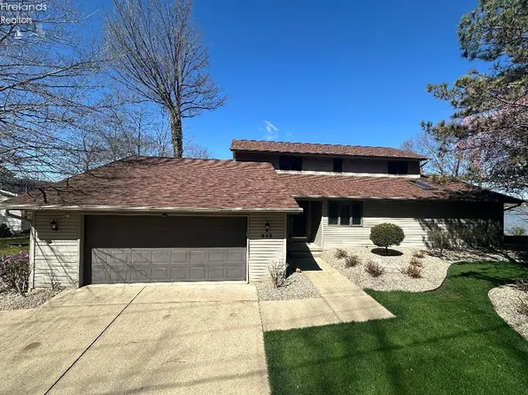 818 Scott Dr, Willard, OH 44890