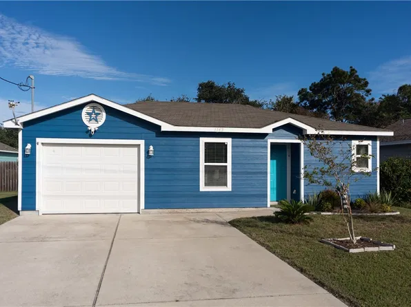 1142 Patton St, Rockport, TX 78382