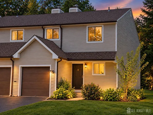 2 Tulip Ct, Edison, NJ 08820