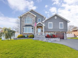 41 Eagle Ln, Farmingdale, NY 11735