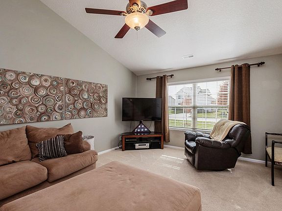 5th image of 605 SE Parker Dr